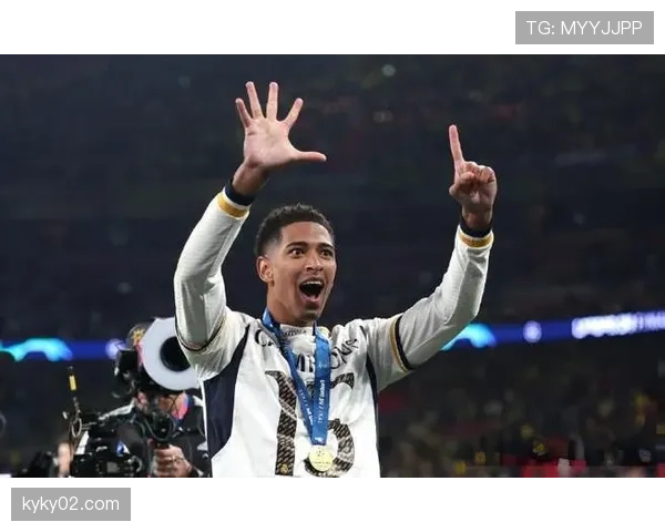 贝林厄姆突破后送出穿透传递,英格兰攻势一触即发:现代战术与科技融合下的冠军气质